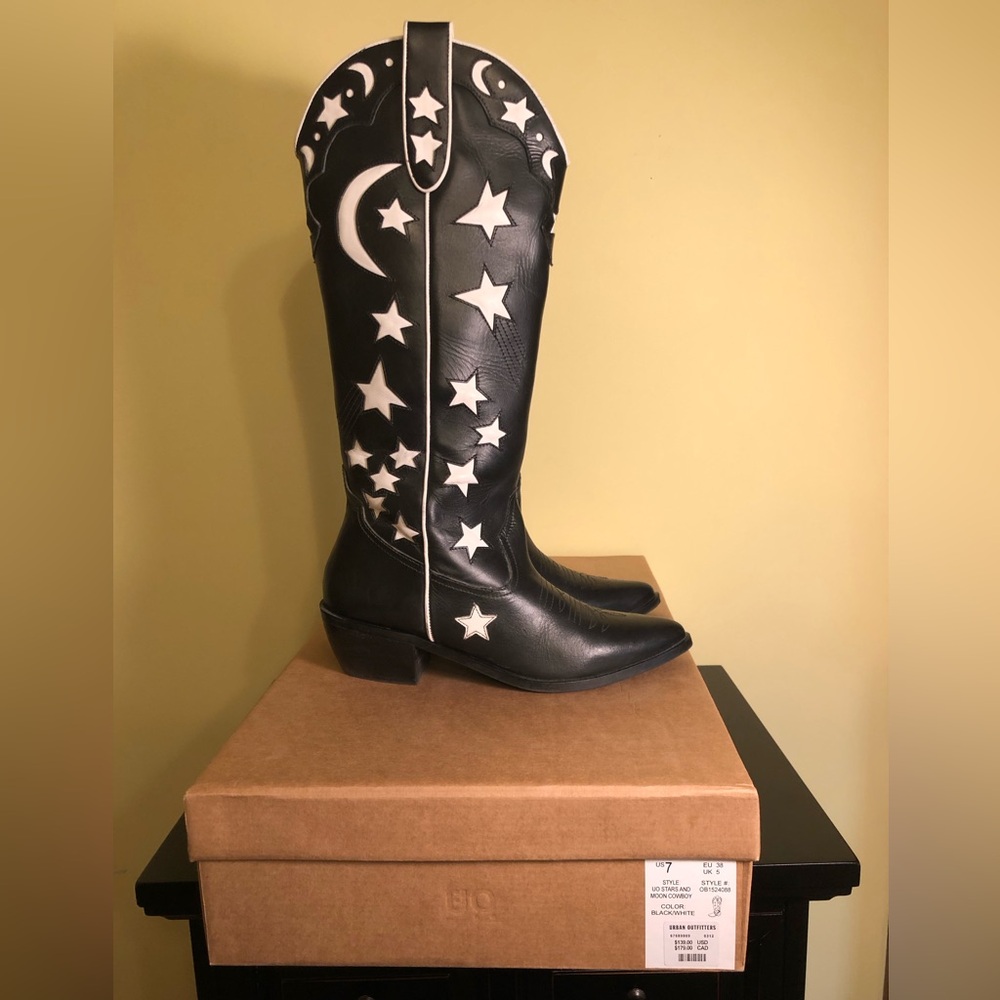 UO Stars and Moon Cowboy Boots ✨